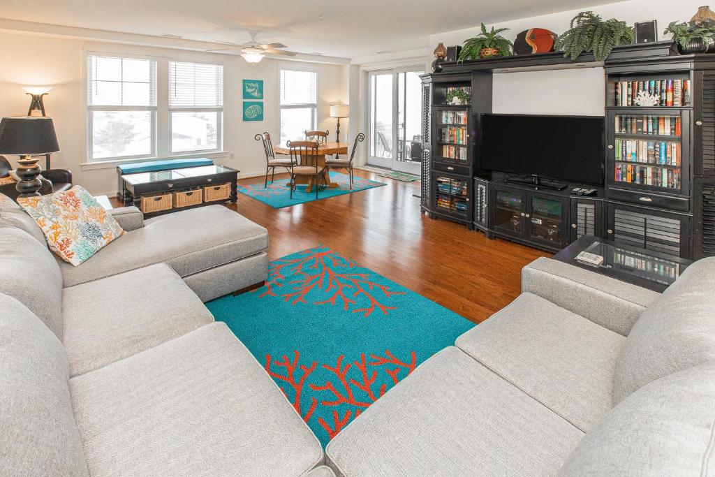 The Sanctuary - Sun, Surf, Sand A314, Virginia Beach