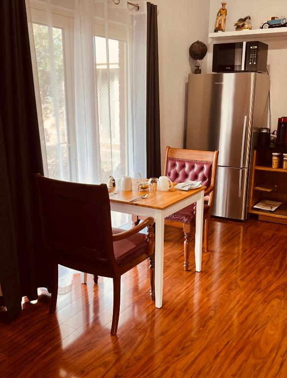 Gundaroo Manor Bed & Breakfast photo