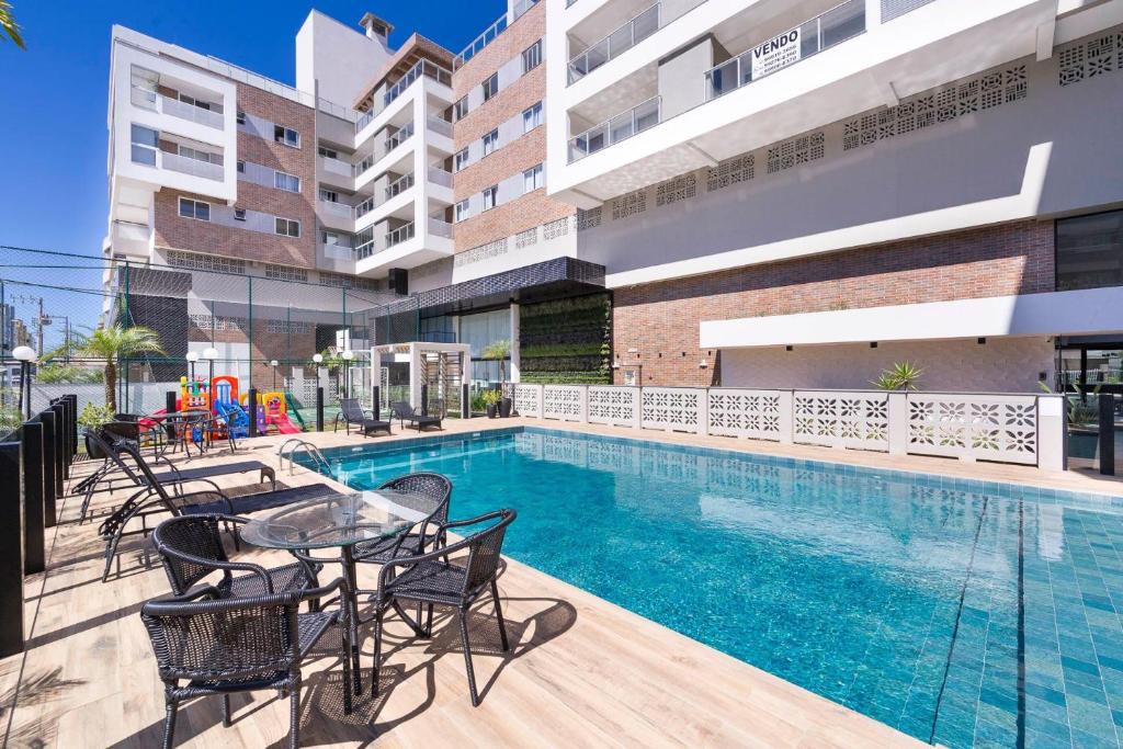 Terrazzo 401A - Apartamento 02 suítes - Acomoda até 05 pessoas - À poucos metros da praia de Bombas - (Consultar serviços de roupa de cama e banho), Bombas