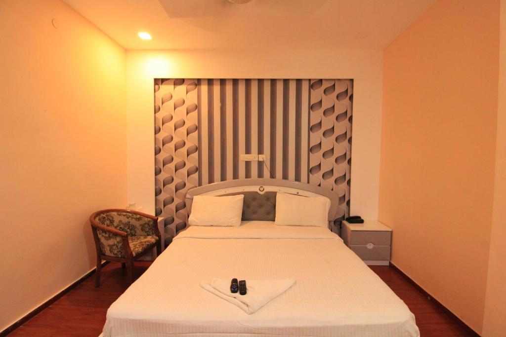 Aishwaryam Hotel photo