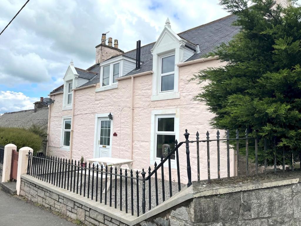 Pass the Keys Spacious 3BR Cottage in Beautiful Rural Setting, Castle Douglas