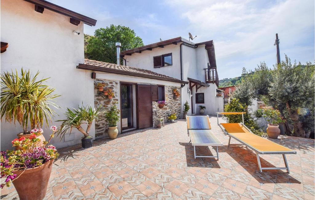 Beautiful Home In Motta San Giovanni With Wifi And 2 Bedrooms