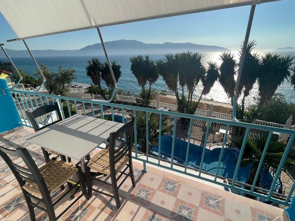Blue Holiday Hotel photo