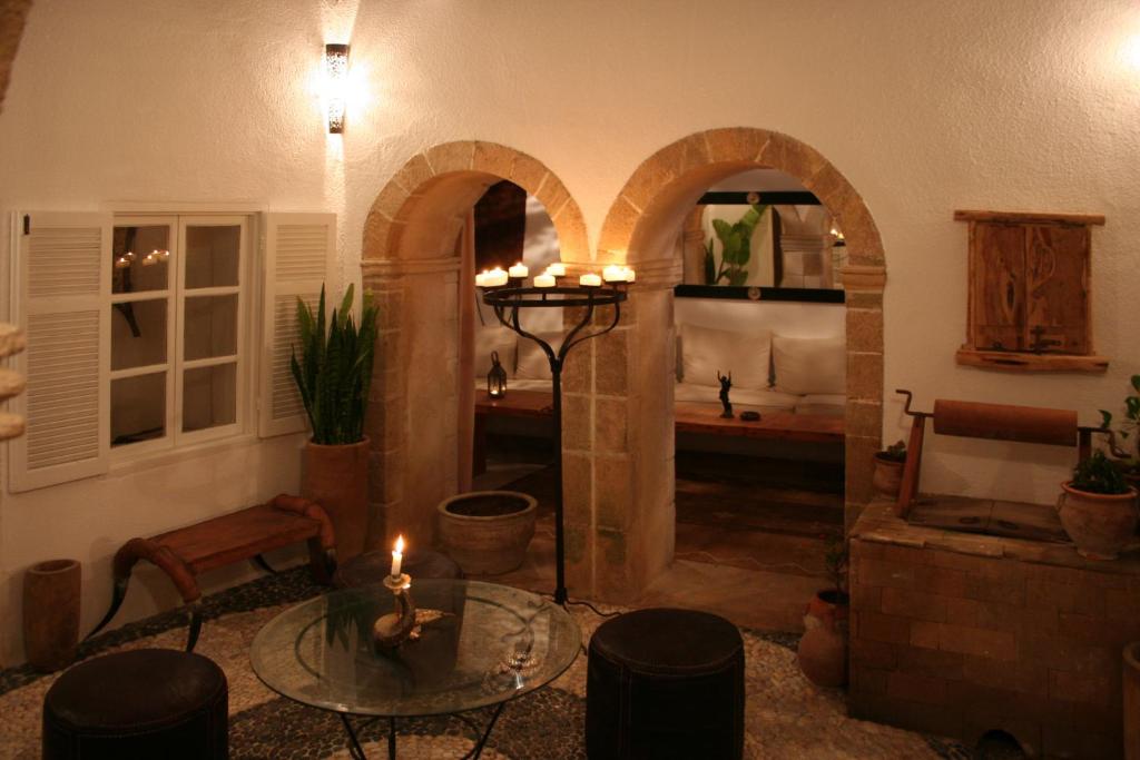 Shared lounge/TV area