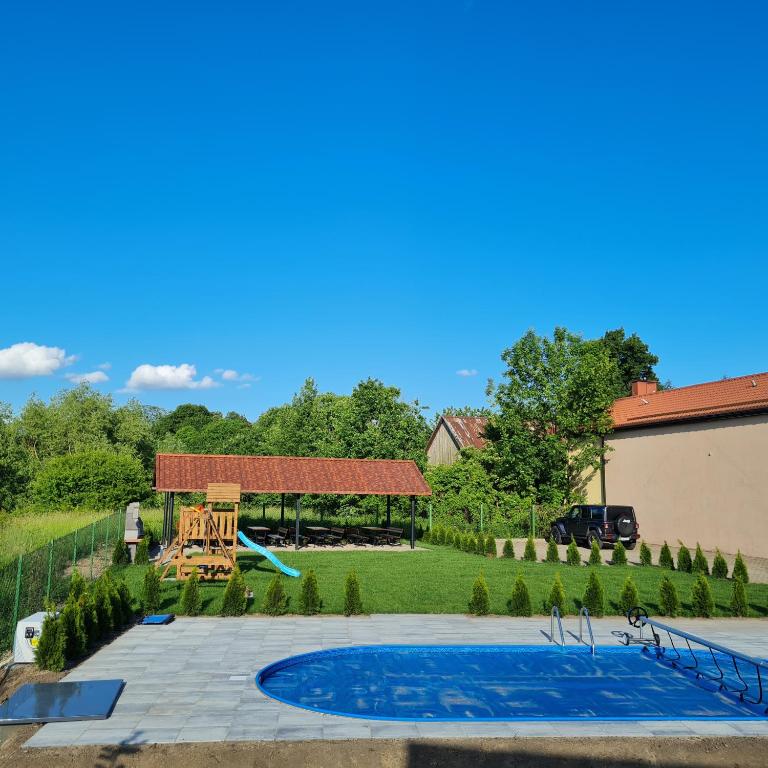 Pokój Zelwągi 15, Mikołajki