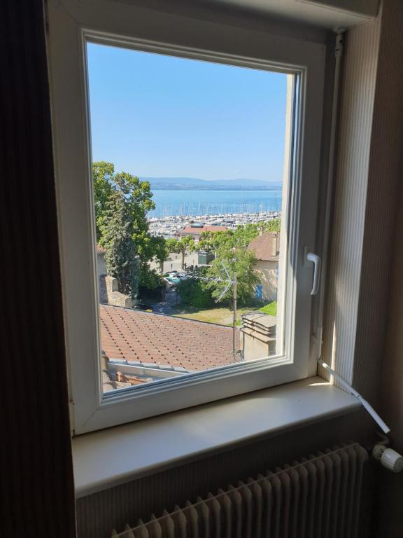 Maison des pêcheurs vue lac a 50m du port dans quartier historique - 3