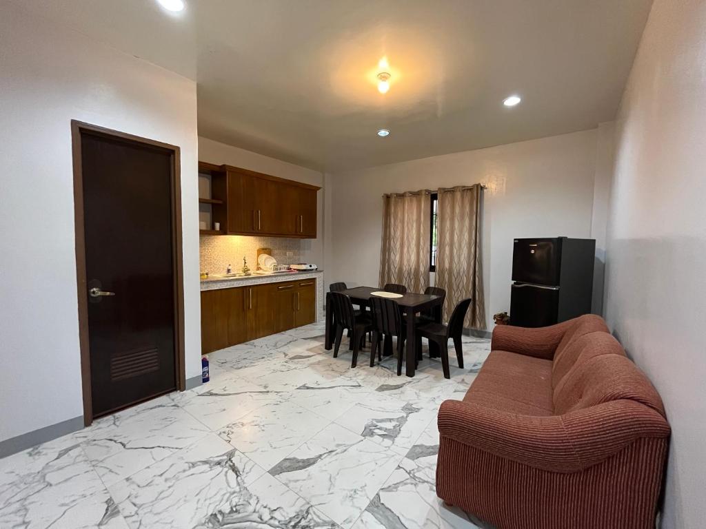 JG Privspace — Hotel in Palompon