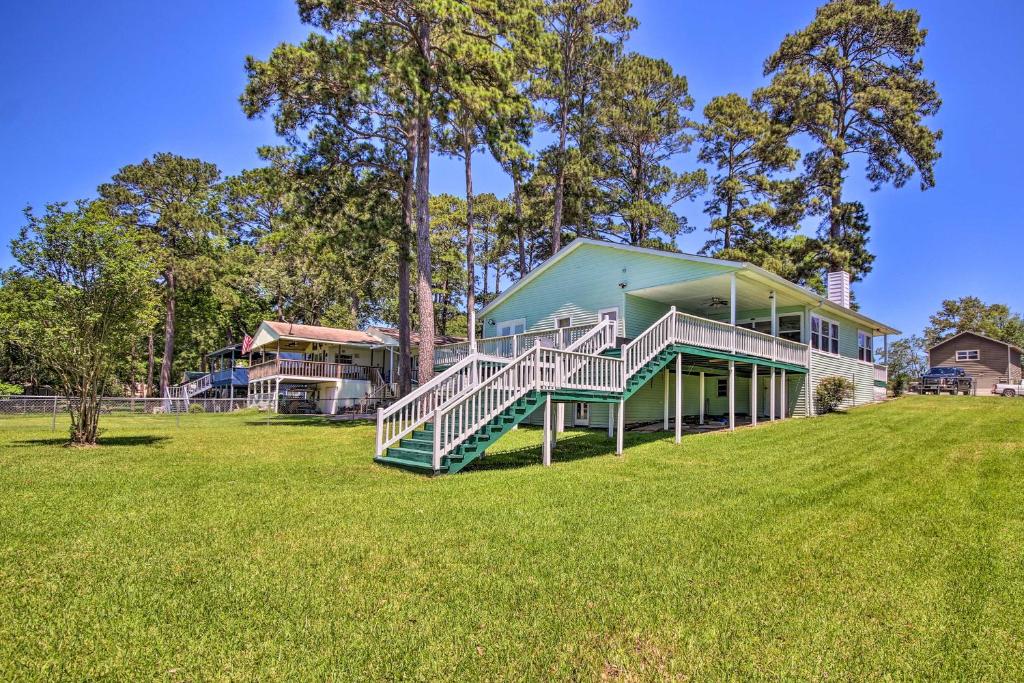 Waterfront Onalaska Retreat with Private Dock!, Blanchard