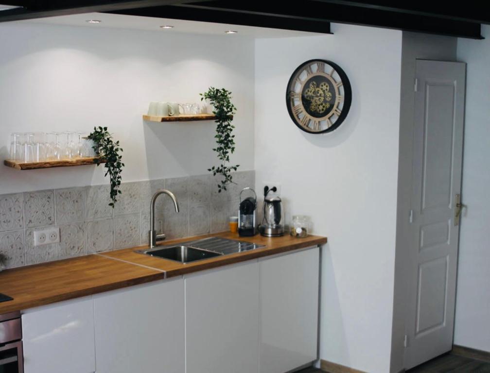 Duplex atypique rénové en plein centre du village - 1