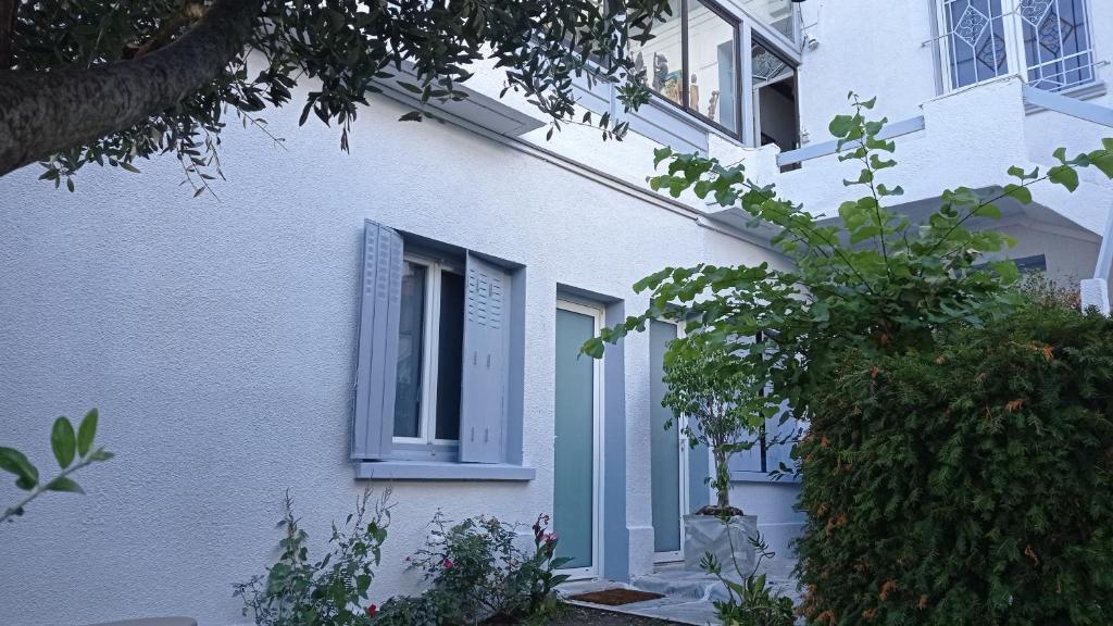 Studio indépendant, avec piscine et jardin, direct gare aéroport, 1 lit pour 2 personnes Direct Gare Aéroport - 4