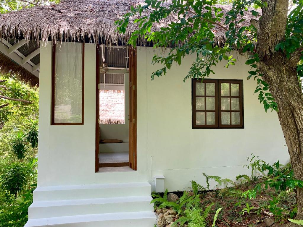 Coconut Beach Bungalows photo