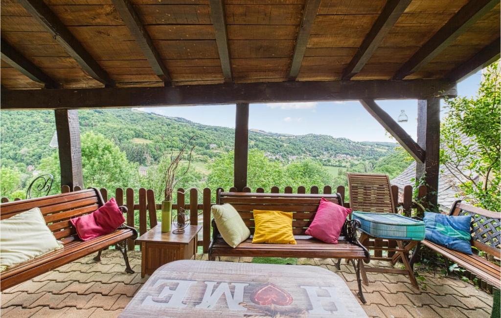 Stunning Home In Saint Laurent Dolt With Indoor Swimming Pool, Wifi And 2 Bedrooms