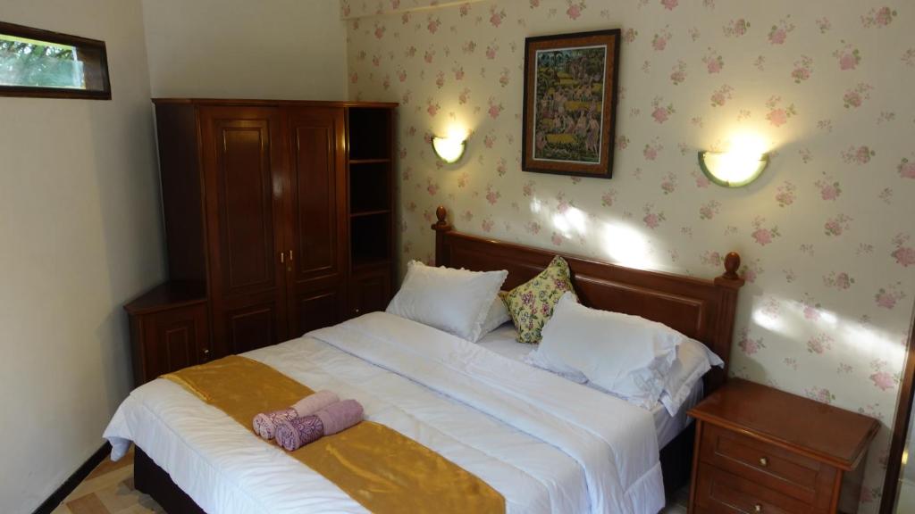 Batu Villa (3 Bed Rooms & just 2 min walk to Jatim Park 1) photo
