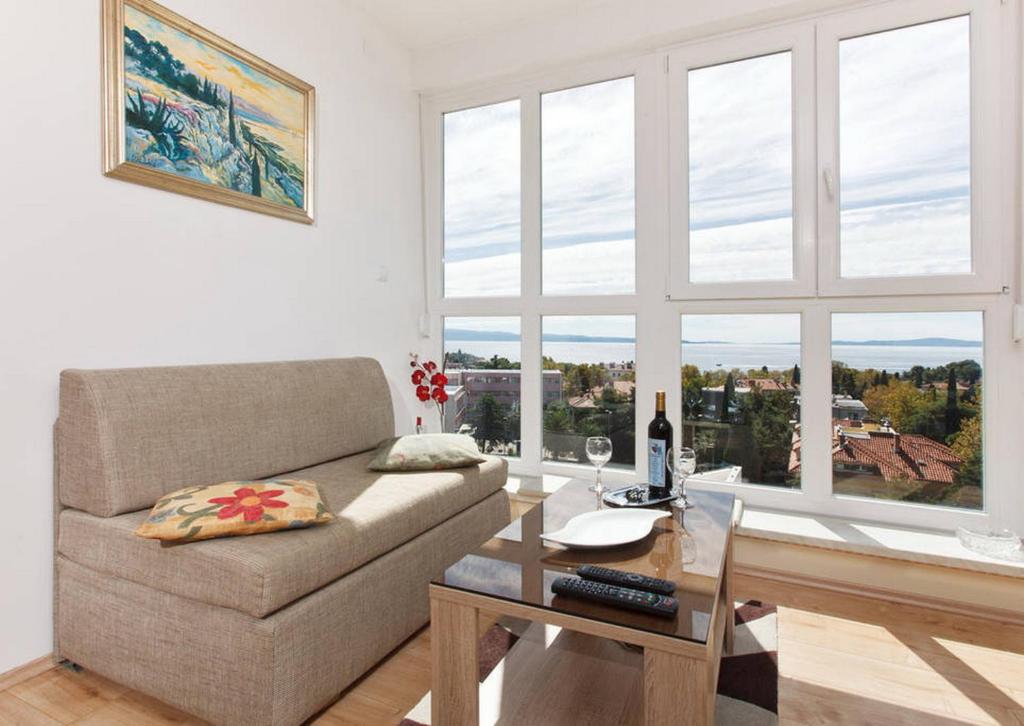 Apartment 28, Split