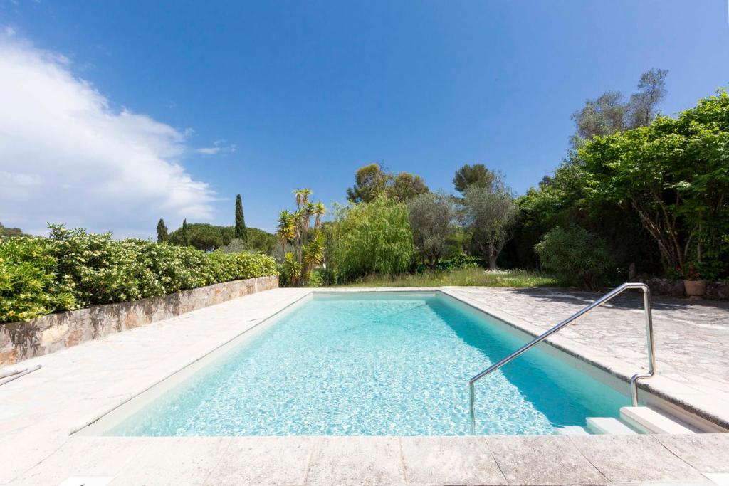 Large Provencal villa with swimming pool in lush greenery LIVE IN CANNES - 3