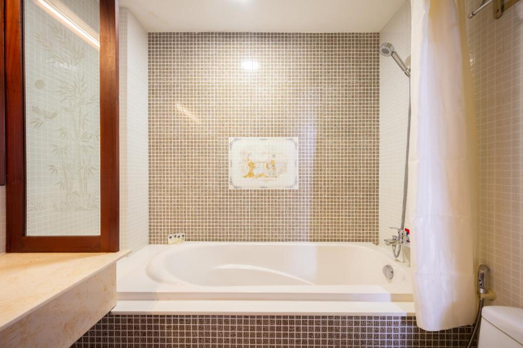 득 브엉 사이공 호텔 입구