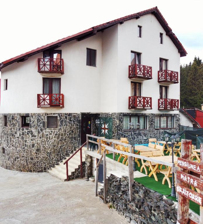 Pensiunea Piatra Graitoare — Hotel in Vartop