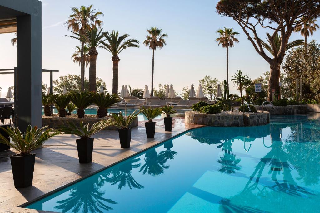 Marins Suites - Adults Only Hotel — Swimming pool in Cala Bona, Balearic Islands