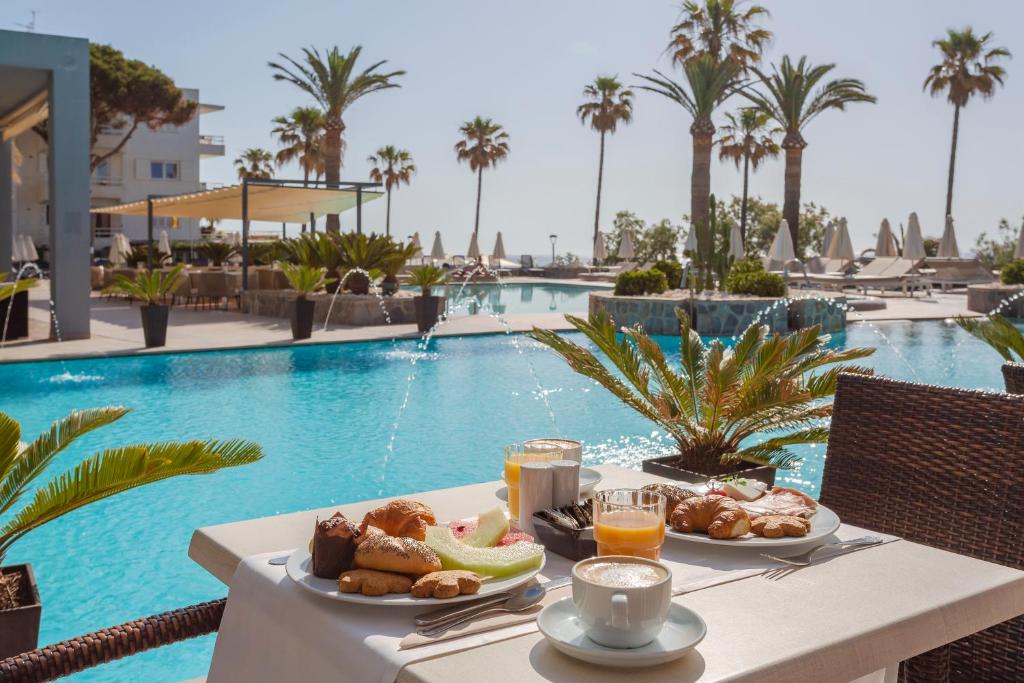 Marins Suites - Adults Only Hotel — Swimming pool in Cala Bona, Balearic Islands
