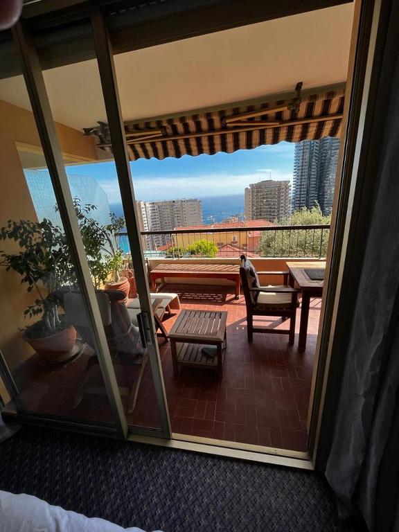 Une terrasse sur Monaco logement 2 chambre photo