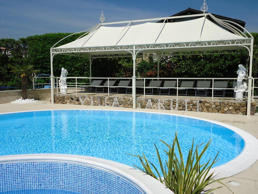 VILLA GARUTI VILLAGE photo