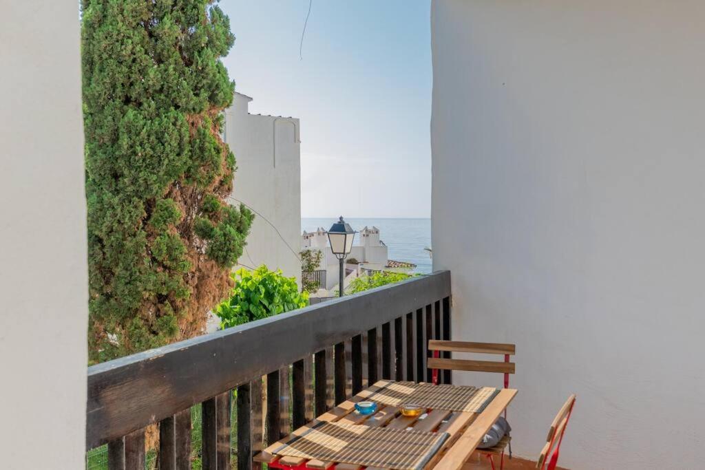 Beachfront sea view in cozy 1BR with pool and garage - 2