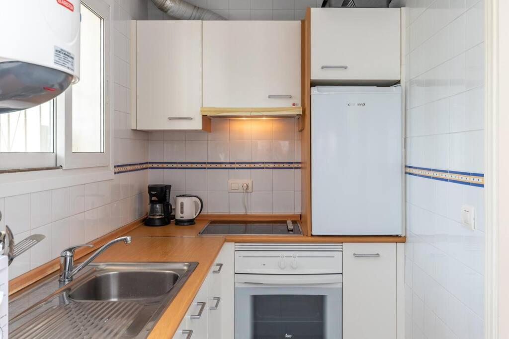Beachfront sea view in cozy 1BR with pool and garage - 5