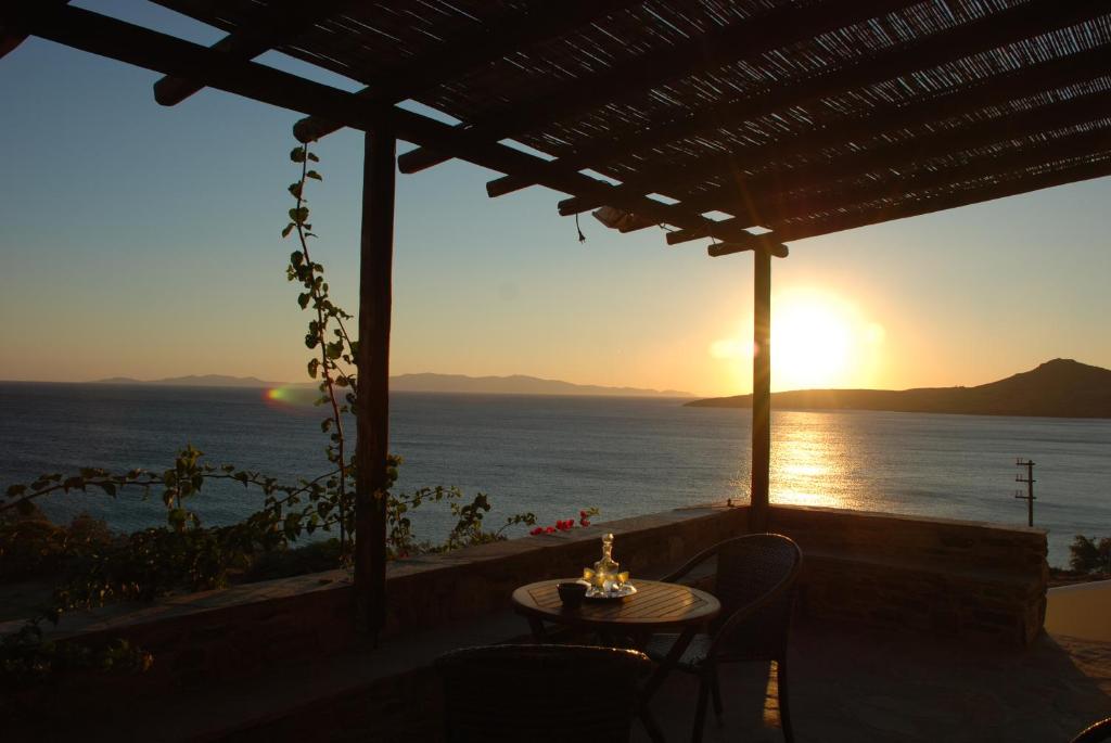 Aegean Sunset — Hotel in Kionia
