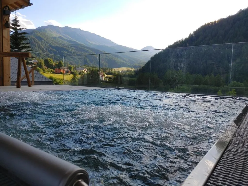 Hotel Crusch Alba Sta Maria, hotel in Sta Maria Val Müstair