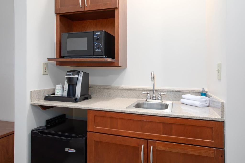Holiday Inn Hotels and Suites Goodyear - West Phoenix Area photo