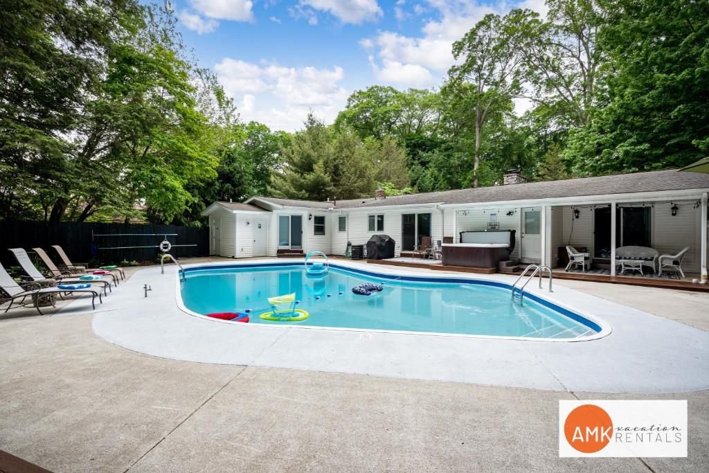 Beechwood Poolside Retreat