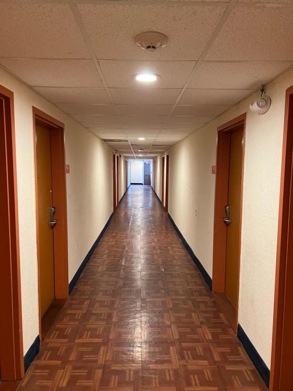 Metro Inn & Suites photo