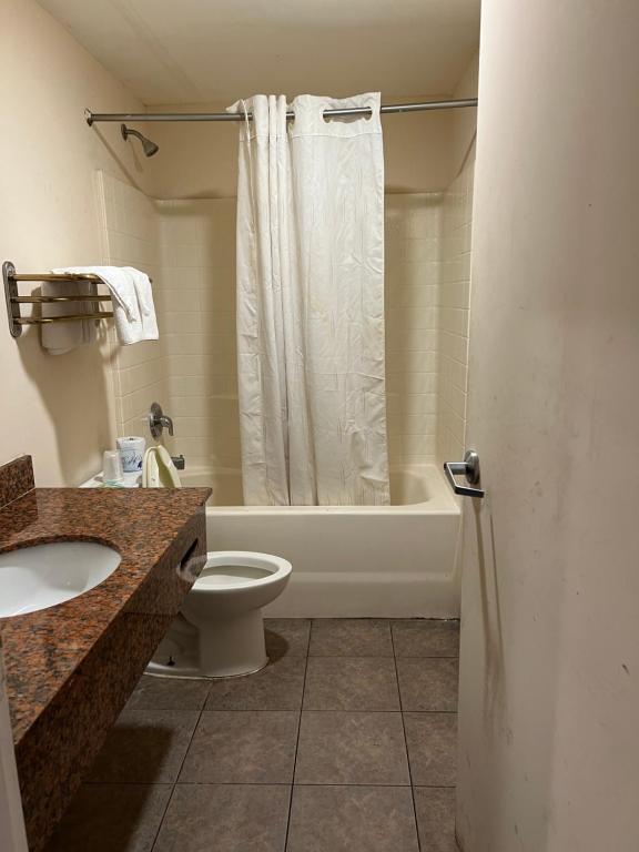 Metro Inn & Suites photo