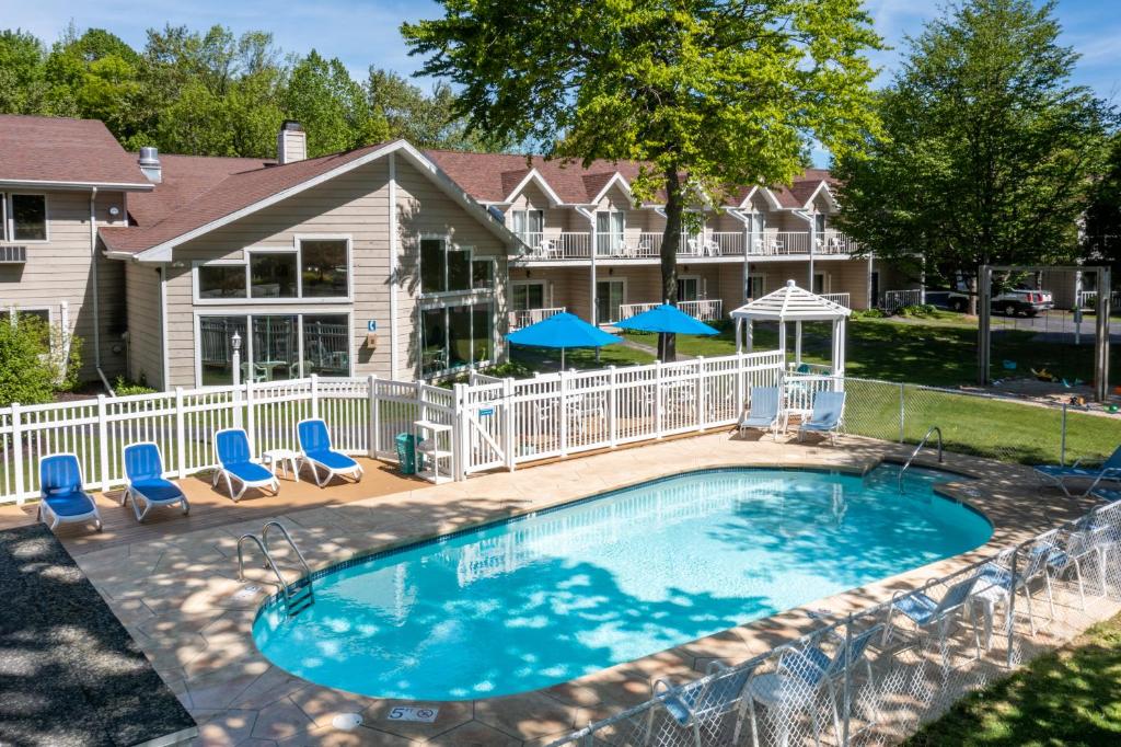 Somerset Inn &amp; Suites — Hotel in Ephraim (WI)
