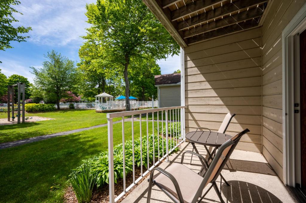Somerset Inn & Suites photo