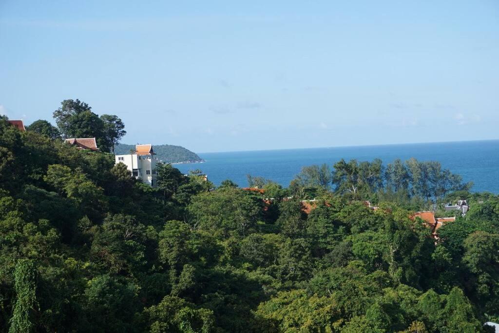 Phuket Kamala, Spectacular Seaviews, Private pool, 3 BR — Hotel in Phuket