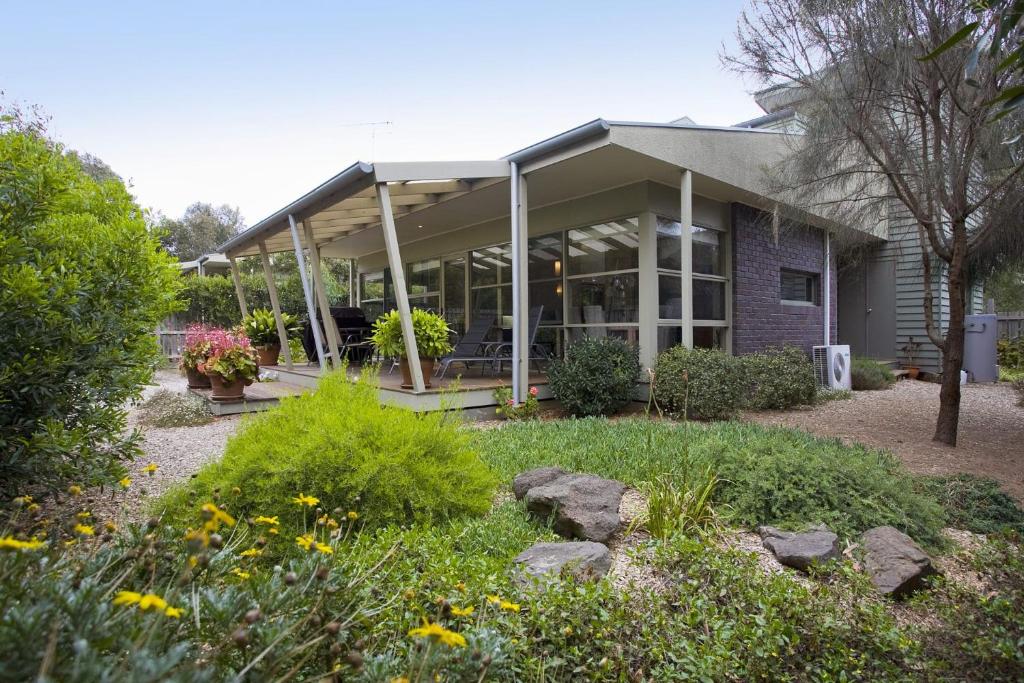 Purfect Purnell - BYO Linen, Anglesea