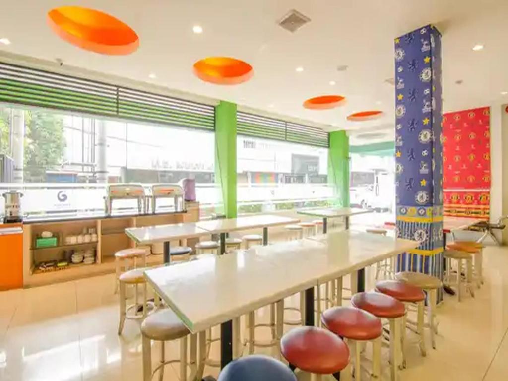 Dewarna Hotel Arifin