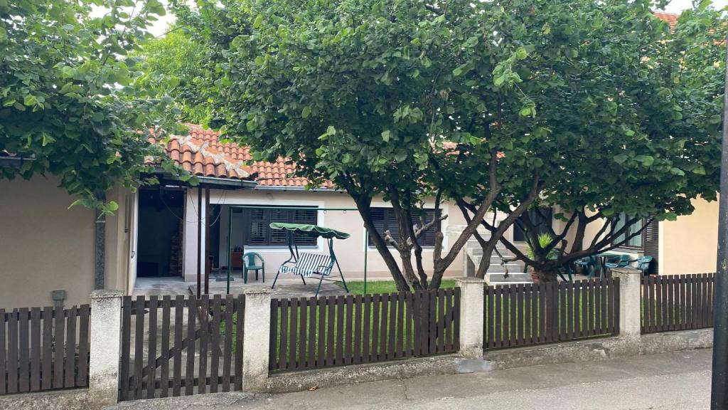 Old Fashion Guest House - 1