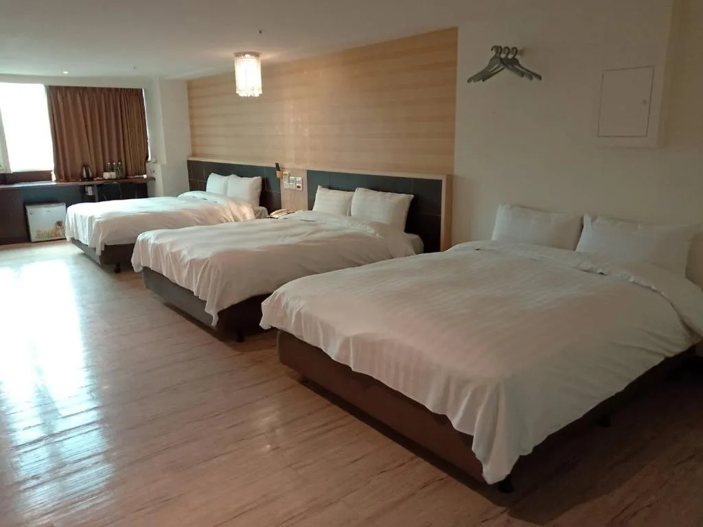Dengfeng Milan Business Hotel, hotel in Huwei