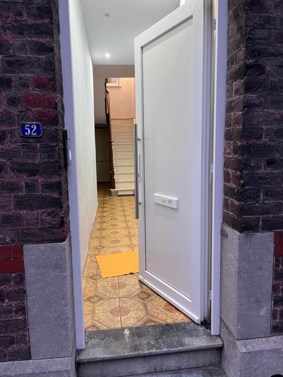 Grande maison avec plusieurs chambres a louer photo