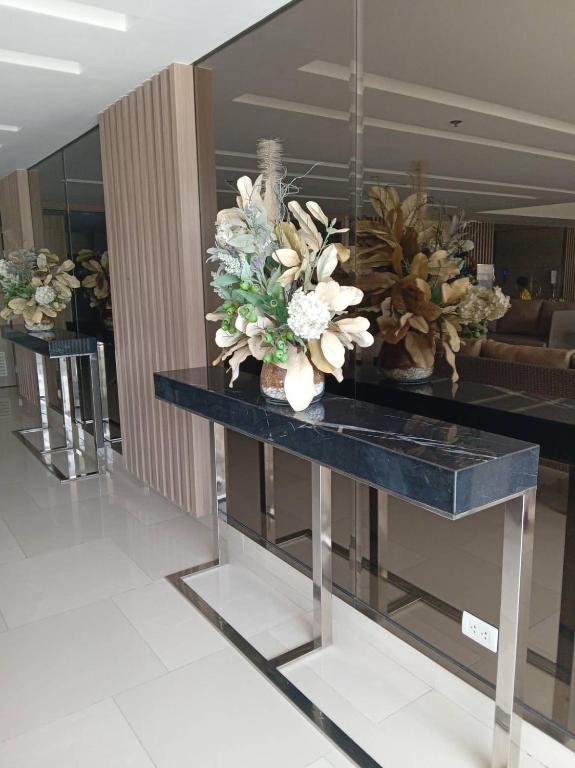 Paranaque SM-Sucat Field Res. Bldg 5, 2/F, 2BR with Balcony photo