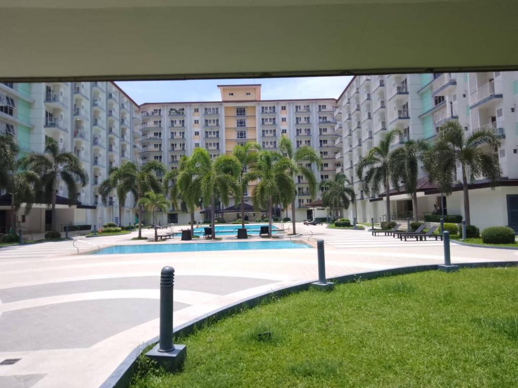 Lovely Condo 2-BR w/balcony in SM-Sucat, Paranaque photo