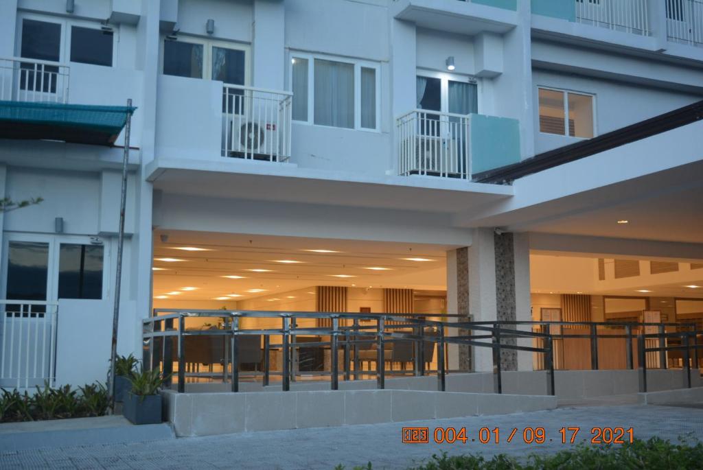 Lovely Condo 2-BR w/balcony in SM-Sucat, Paranaque photo