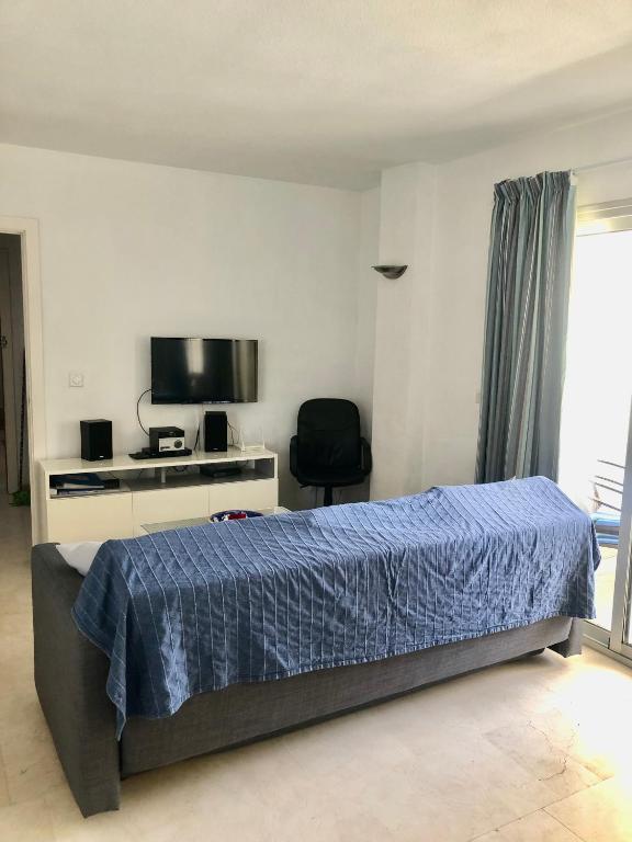 Front Line Apartment Marbella - 2 Bedroom & 2 Bathrooms - 4