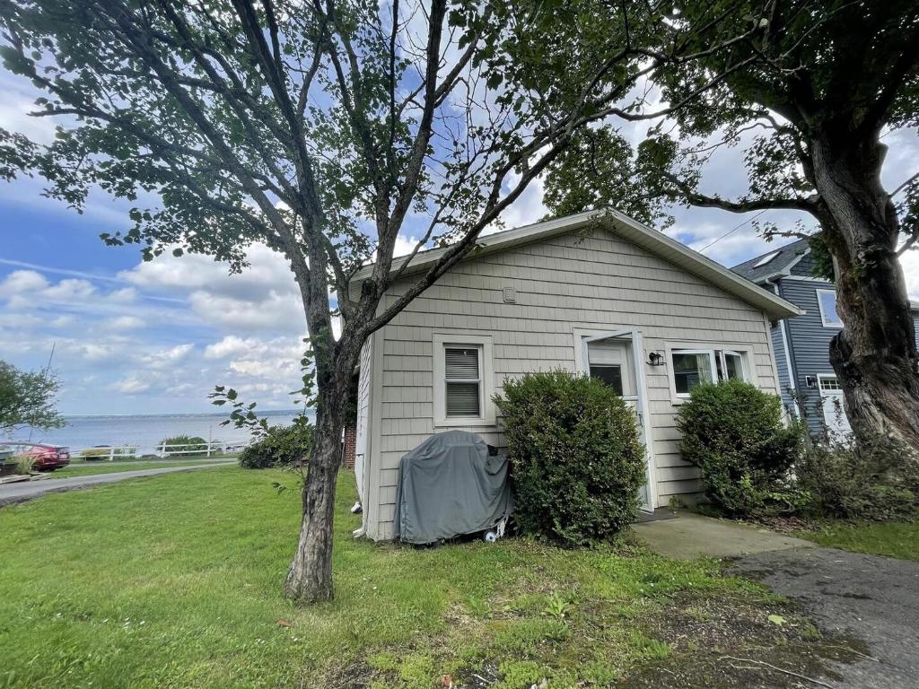 4943 Lake Ave home