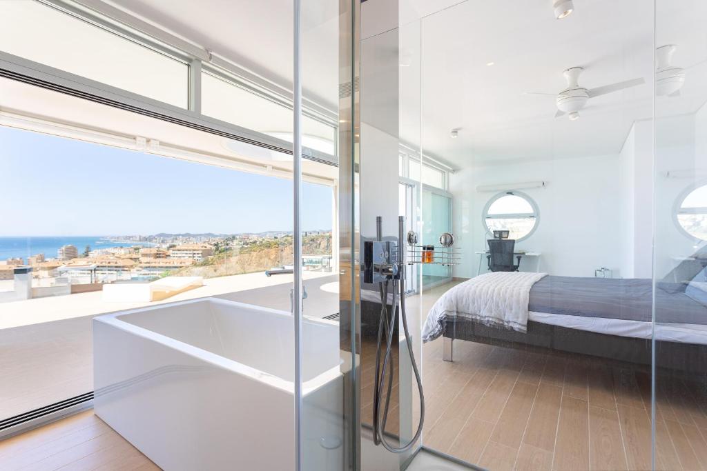 Ensuite Penthouse Panoramic Sea View with Jacuzzi - 4