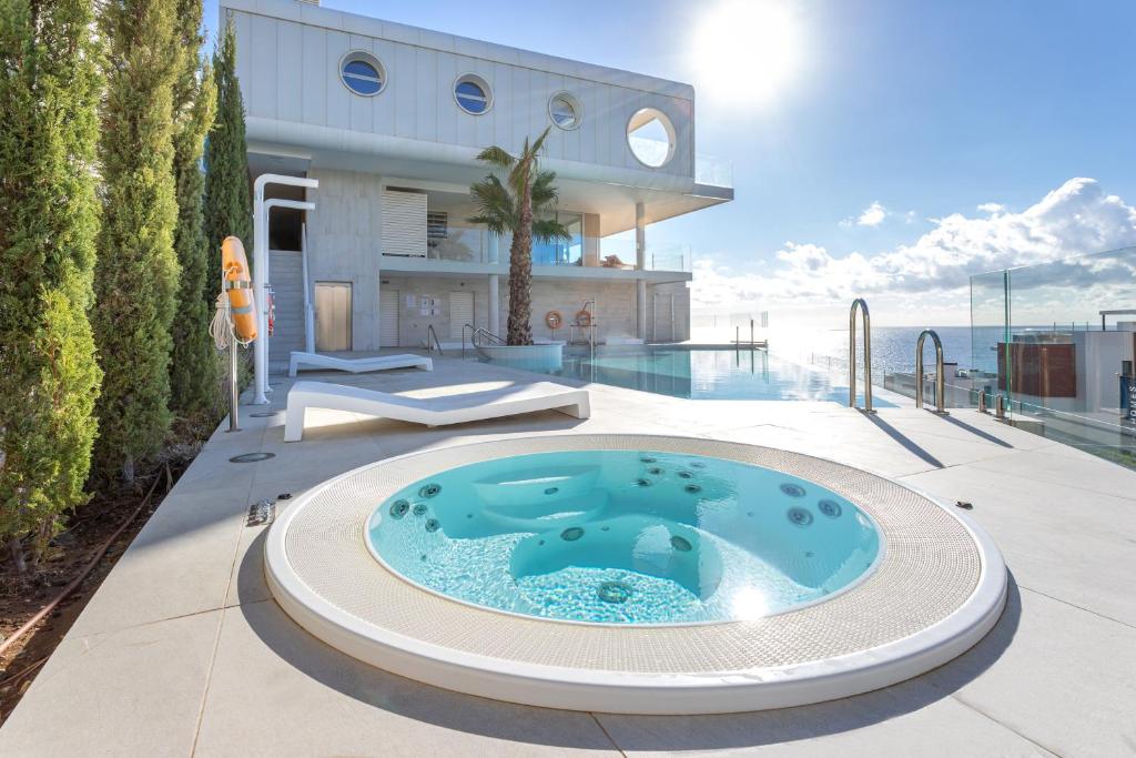 Ensuite Penthouse Panoramic Sea View with Jacuzzi - 3