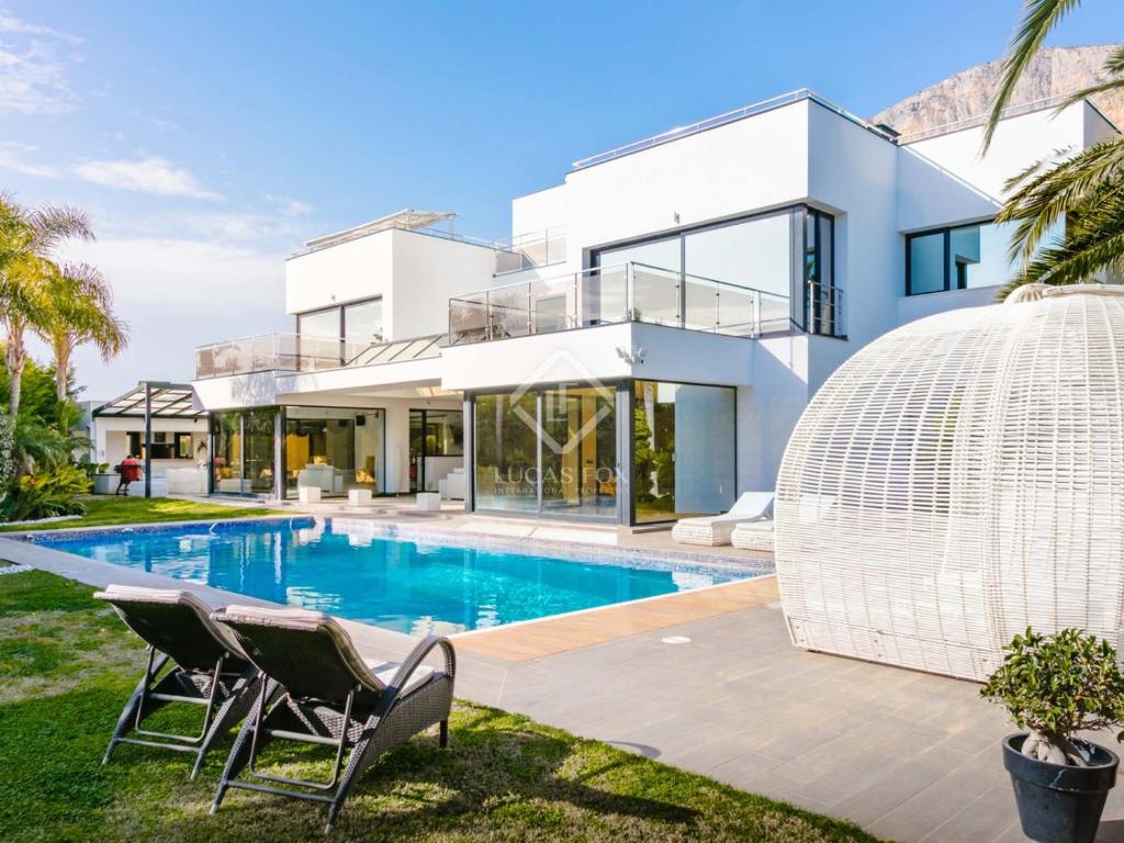 Grandes apartamentos de lujo en una casa con piscina en Javea, Bed &  Breakfast Montgo