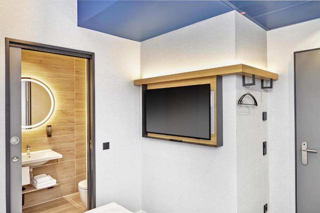 H2 Hotel Dusseldorf Seestern photo